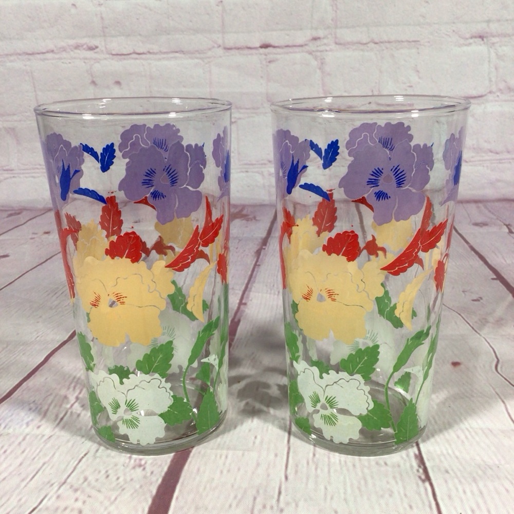 Vintage Floral Glass Tumblers with Multicolor Design